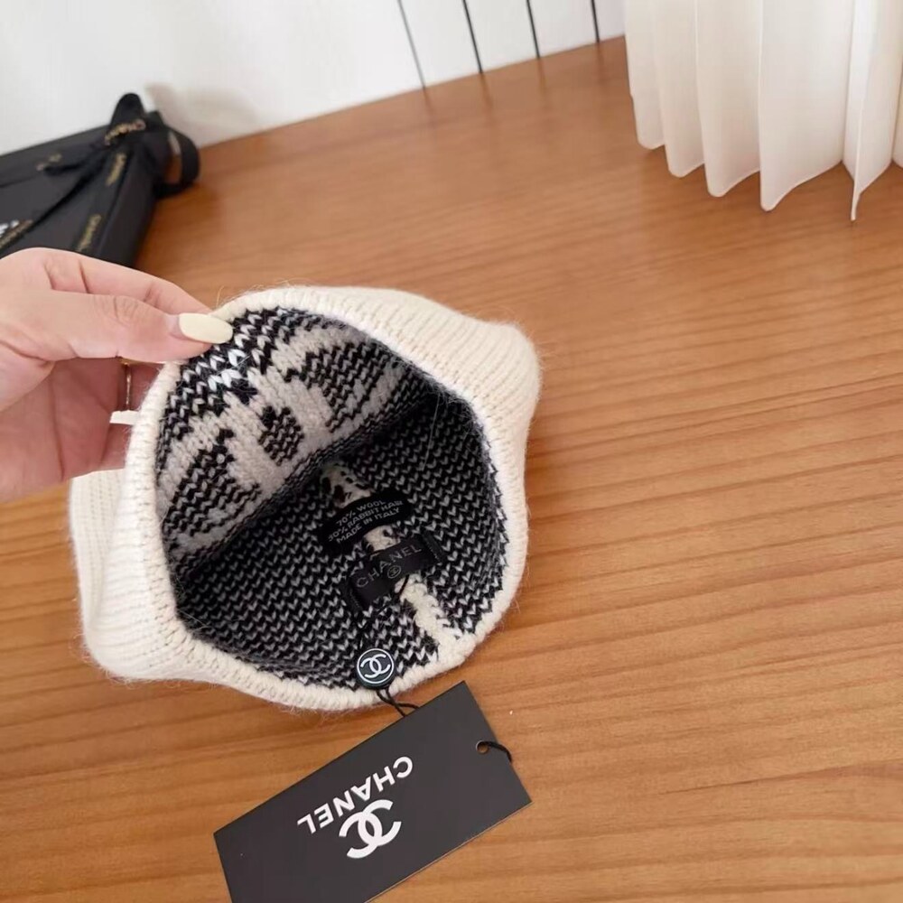 Chanel CC Logo Cashmere Knit Beanie - Picture 2 of 6